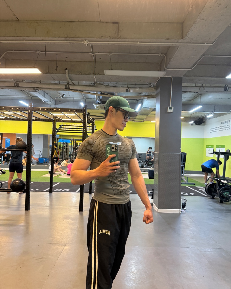 Tiêu Trương Uy Khang